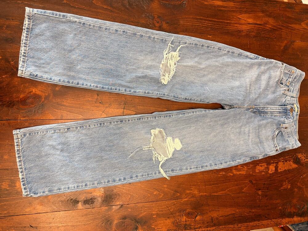 Levi’s High Waisted Straight Jeans Women’s W25 L31 Light Wash Distressed
